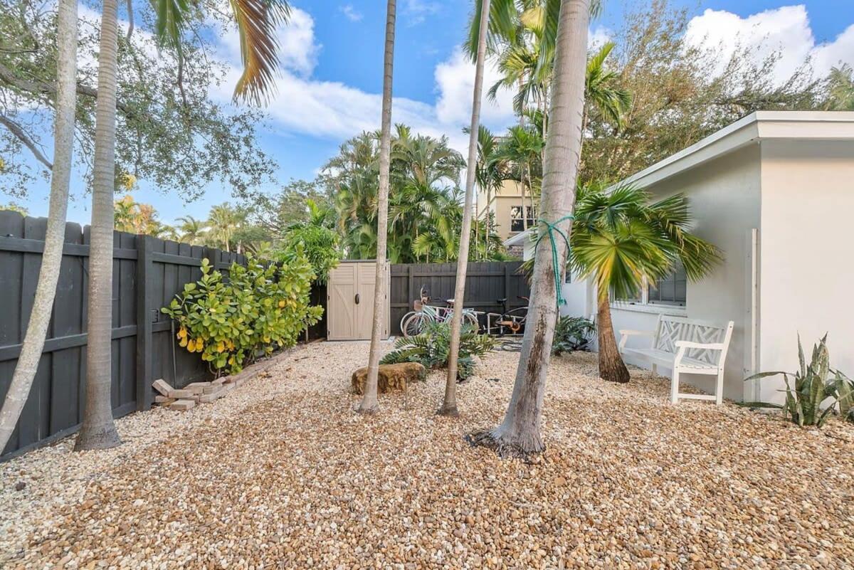 Walk To Las Olas Banyan Room Palm Paradise Inn Fort Lauderdale Exterior photo