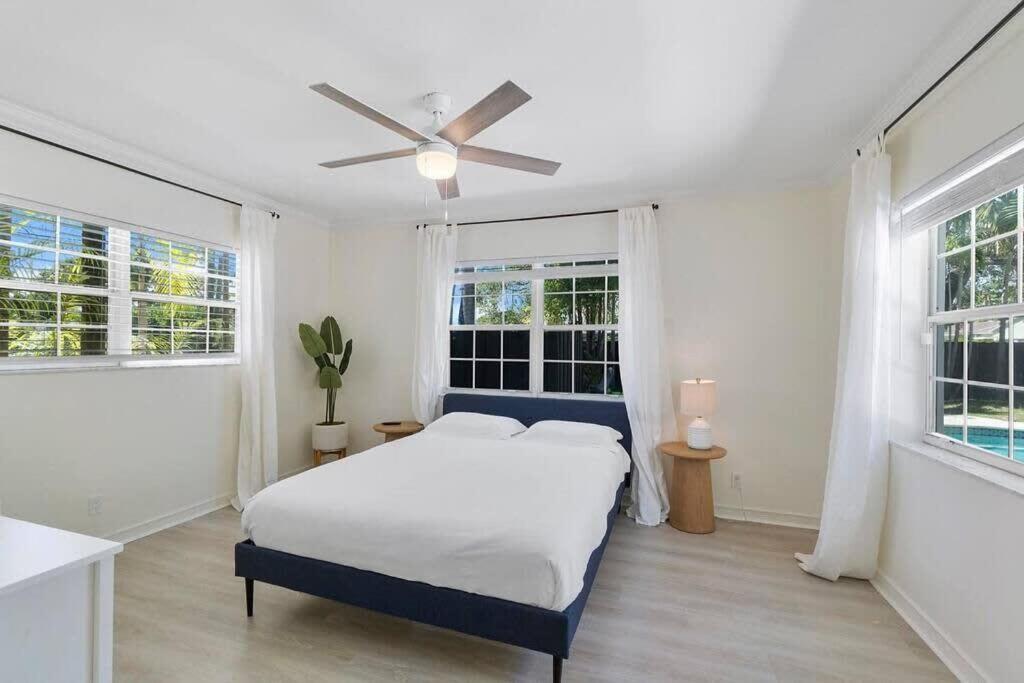 Walk To Las Olas Banyan Room Palm Paradise Inn Fort Lauderdale Exterior photo
